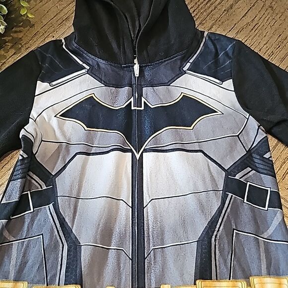 Batman pj onsie size 6 - Picture 2 of 16